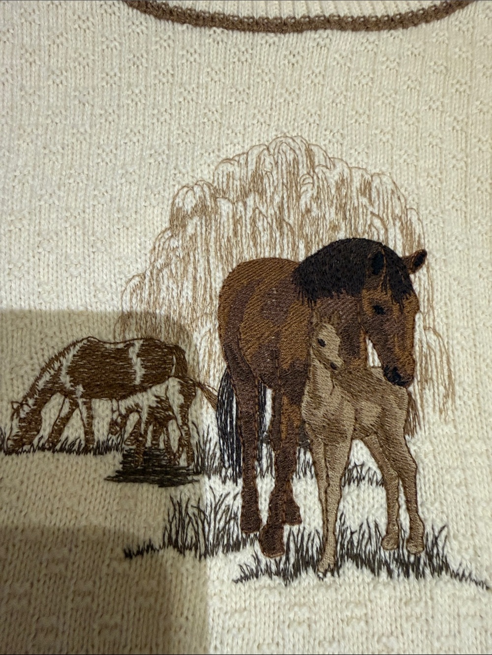 Vintage90’s  Women’s Cream Crew Neck Sweater with Brown Horse Motif - Picture 3 of 11